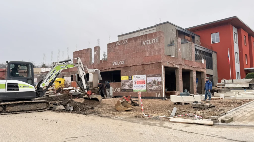 COXS CLUB - venkovní terasa s klidovou zónu a gril